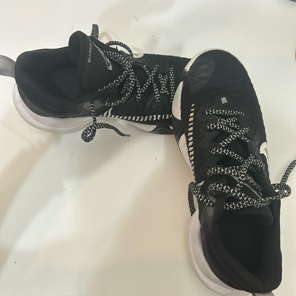 Boys’ Giannis Basketball shoes